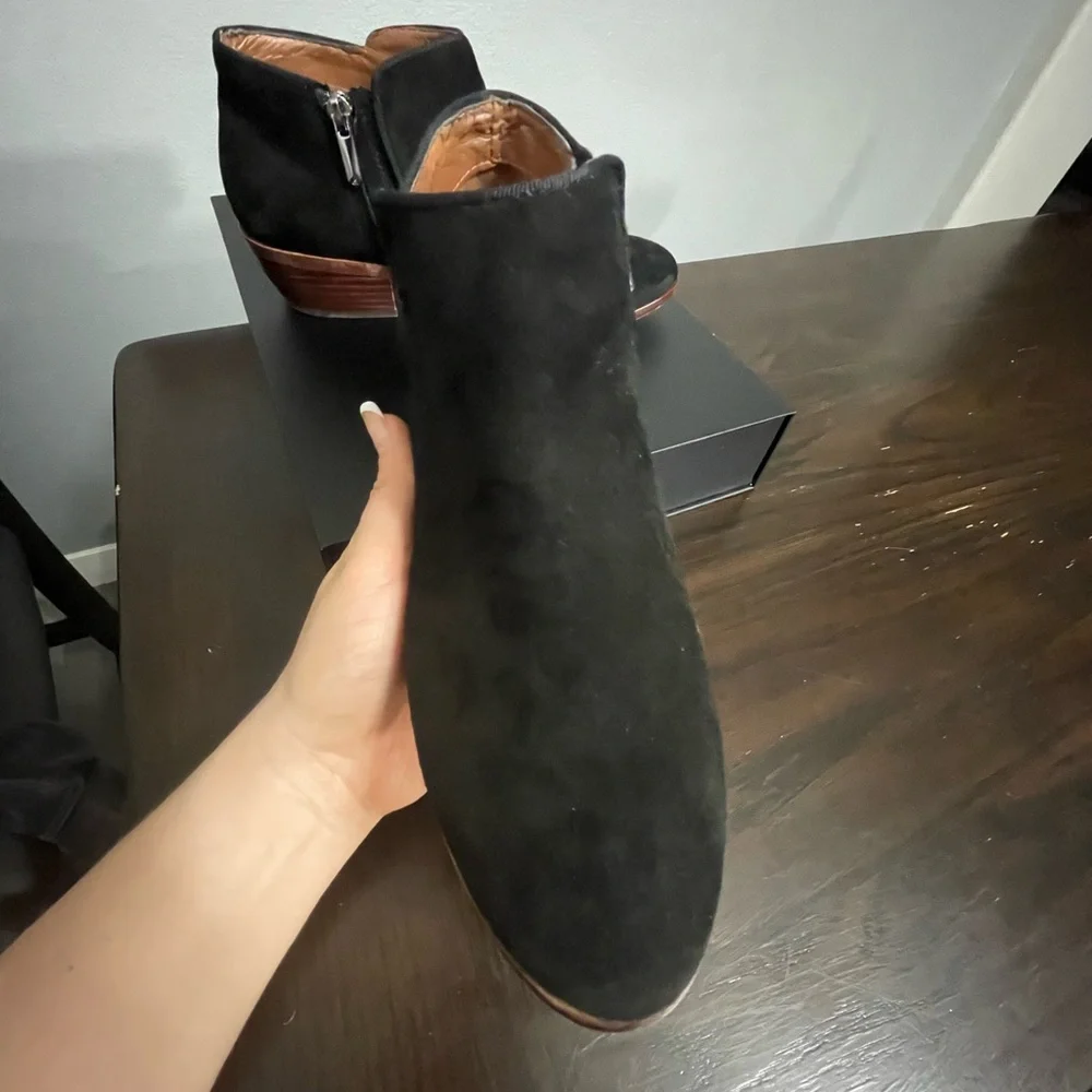 Sam Edelman 🖤👢 Black Petty Ankle suede Booties, size 5